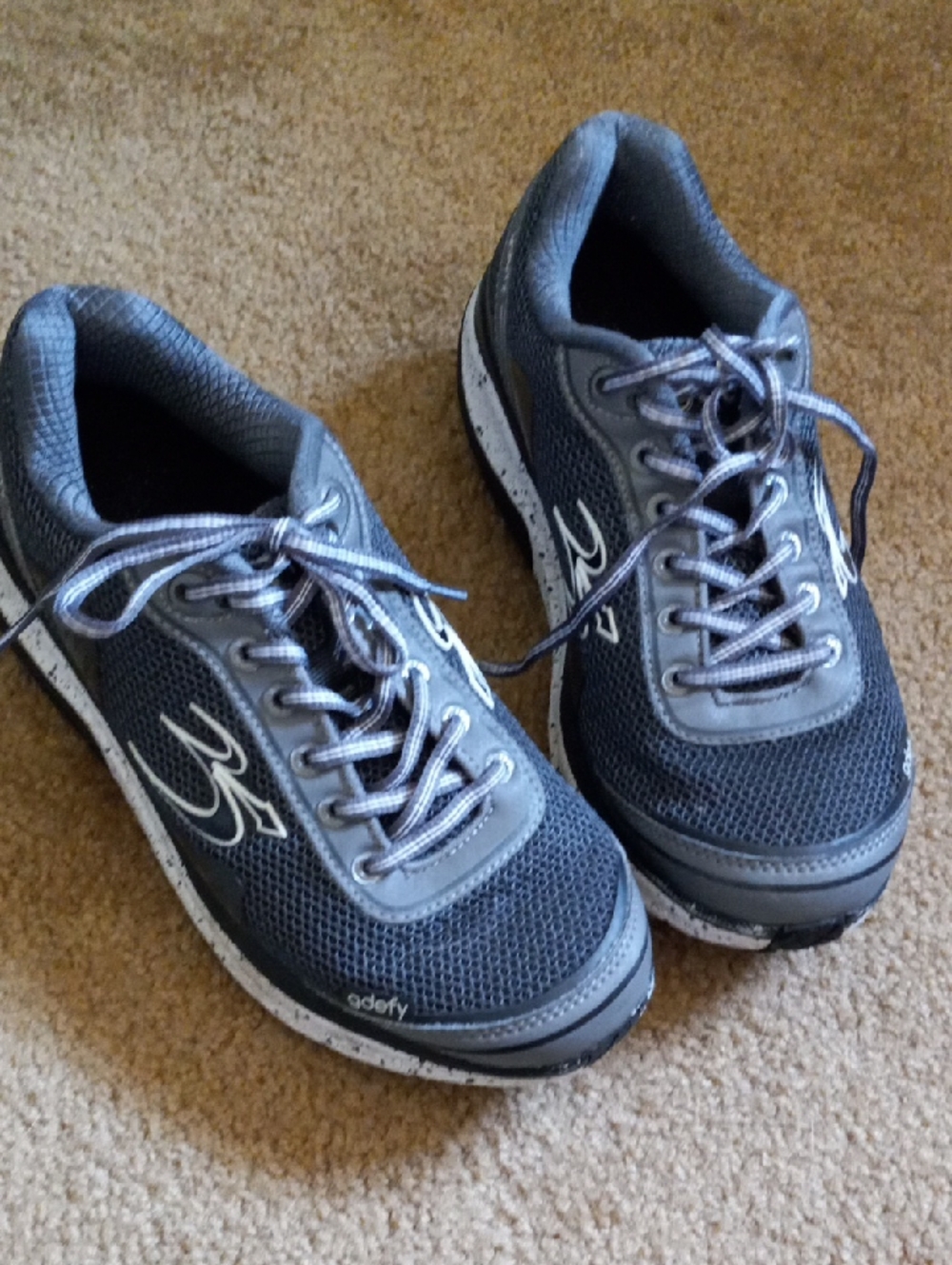 Gdefy Womans  Gravity Defyer In Graphite/White  Sz.8